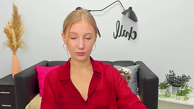 LolaWilsons online show from 11-28-25, 07:30