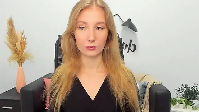 LolaWilsons online show from 02-27-25, 06:13