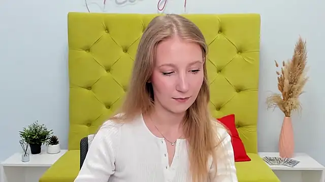 LolaWilsons online show from 05-04-26, 08:17