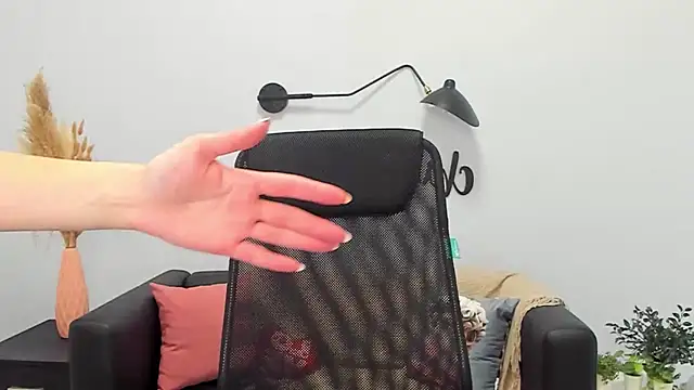 LolaWilsons online show from 02-26-25, 10:05