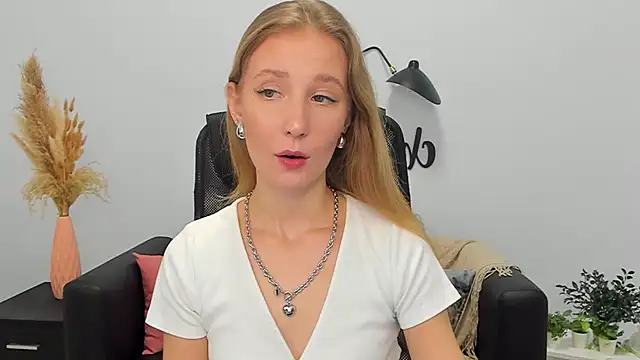 LolaWilsons online show from 02-28-25, 09:36