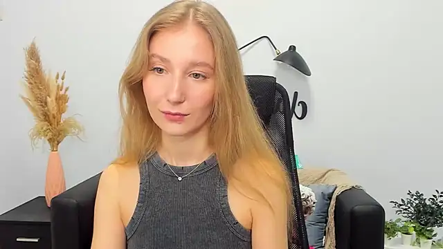 LolaWilsons online show from 03-10-25, 10:39