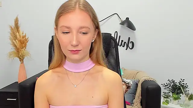 LolaWilsons online show from 02-22-25, 08:18