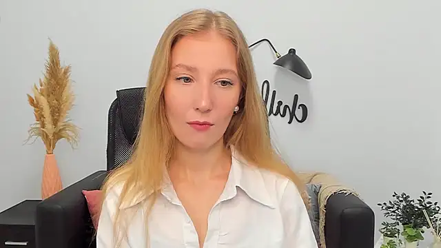 LolaWilsons online show from 02-13-25, 06:20