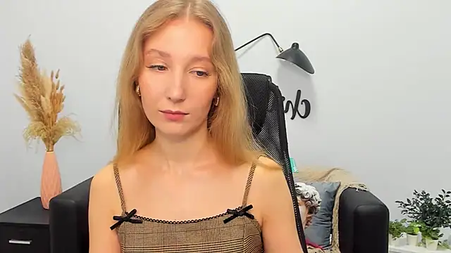 LolaWilsons online show from 03-05-25, 08:00