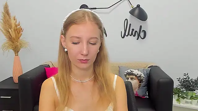 LolaWilsons online show from 09-15-25, 07:31