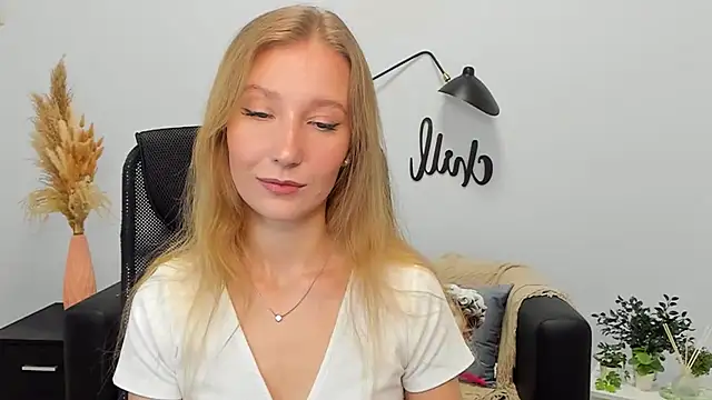 LolaWilsons online show from 02-19-25, 09:17