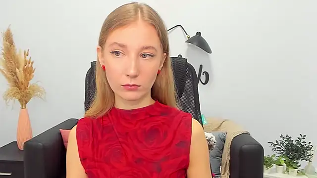 LolaWilsons online show from 02-24-25, 06:16