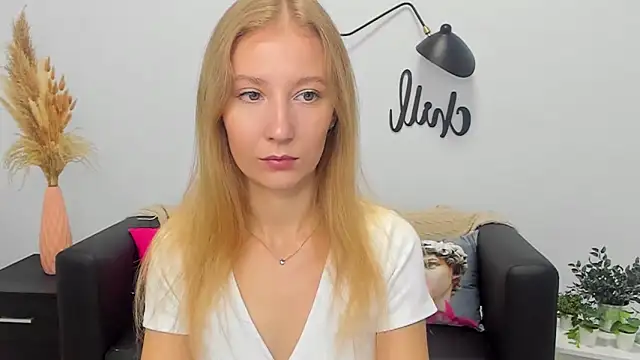 LolaWilsons online show from 09-19-25, 06:17