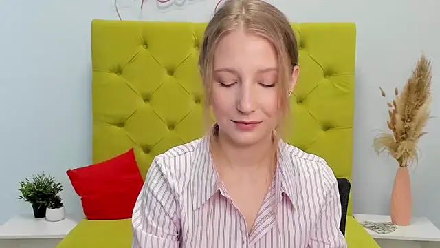 LolaWilsons online show from 02-25-26, 07:19