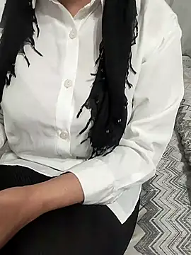 Snapshot of _Sahra_ chatting on 11-08-25, 05:16 Sahra online show from 11-08-25, 05:16