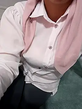 Snapshot of _Sahra_ chatting on 12-25-24, 05:47 Sahra online show from 12-25-24, 05:47