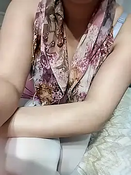 Snapshot of _Sahra_ chatting on 02-17-25, 07:44 Sahra online show from 02-17-25, 07:44