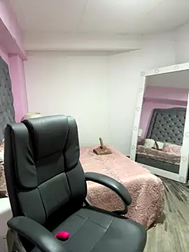 AshleyFerrer online show from 10-29-25, 03:44