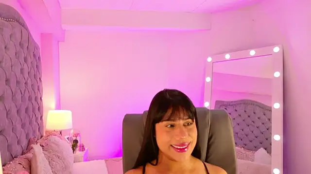 Snapshot of AshleyFerrer chatting on 09-18-25, 01:47 AshleyFerrer online show from 09-18-25, 01:47