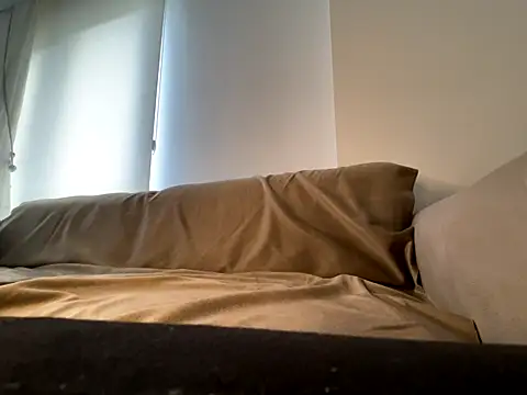 Snapshot of khaaleesiii chatting on 09-15-25, 08:15 khaaleesiii online show from 09-15-25, 08:15