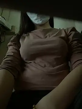 Snapshot of Tuongvy05 chatting on 03-18-25, 02:39 Tuongvy05 online show from 03-18-25, 02:39