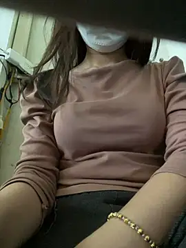 Snapshot of Tuongvy05 chatting on 03-21-25, 03:44 Tuongvy05 online show from 03-21-25, 03:44