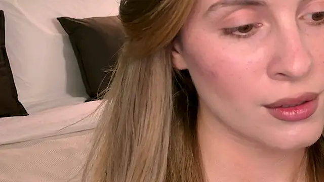 RozzitaBedberry online show from 03-12-26, 03:27