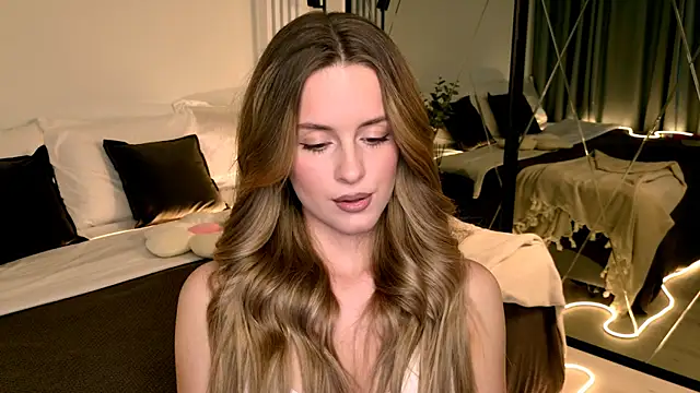 RozzitaBedberry online show from 04-03-26, 01:50