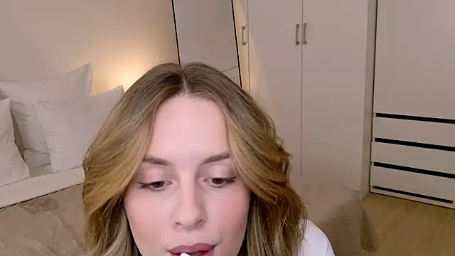 RozzitaBedberry online show from 02-15-26, 03:00