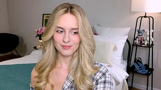 RozzitaBedberry online show from 09-26-25, 02:02