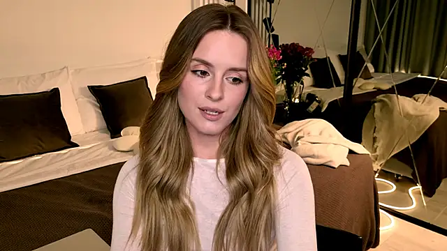 RozzitaBedberry online show from 04-24-26, 03:36