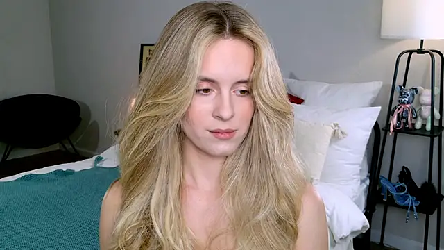 RozzitaBedberry online show from 10-24-25, 02:05