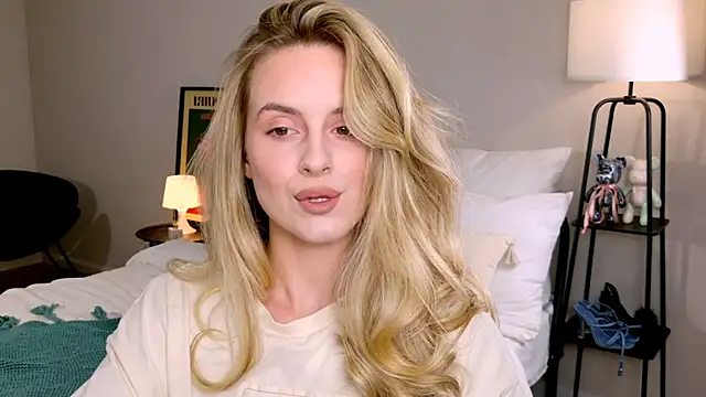 RozzitaBedberry online show from 10-27-25, 02:18