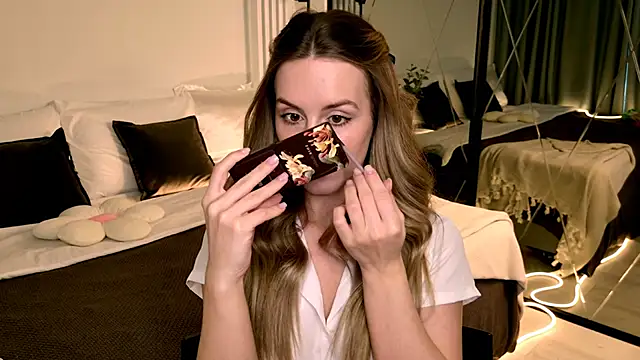 RozzitaBedberry online show from 04-07-26, 01:24