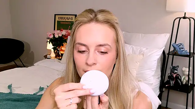 RozzitaBedberry online show from 09-24-25, 06:09