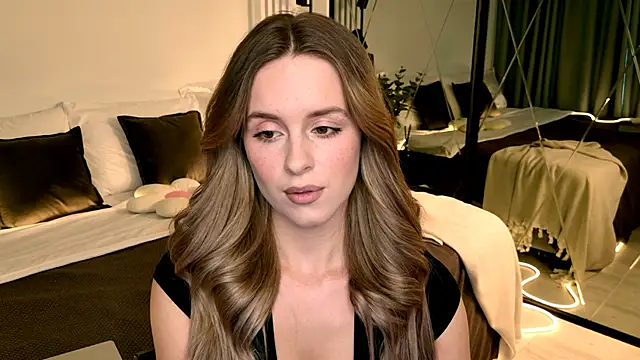 RozzitaBedberry online show from 04-15-26, 01:04