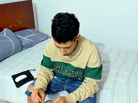 Snapshot of Chandler_ken chatting on 12-05-25, 02:10 Chandler ken online show from 12-05-25, 02:10