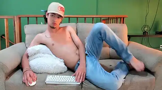 Snapshot of Chandler_ken chatting on 02-14-25, 06:40 Chandler ken online show from 02-14-25, 06:40