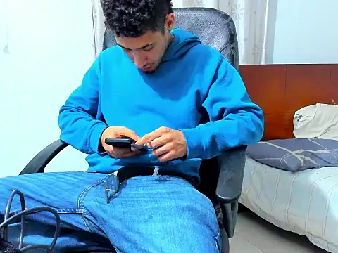 Snapshot of Chandler_ken chatting on 12-20-25, 01:19 Chandler ken online show from 12-20-25, 01:19