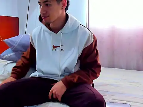 Snapshot of Chandler_ken chatting on 11-28-25, 01:22 Chandler ken online show from 11-28-25, 01:22