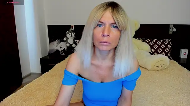 Hanna Becrett17 online show from 06-14-26, 05:19