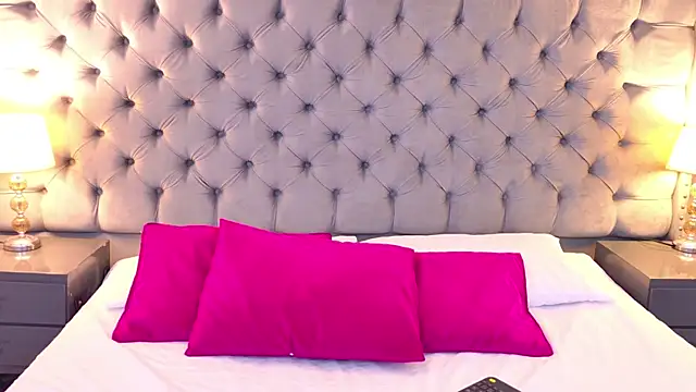 SamantaG online show from 01-14-26, 01:37