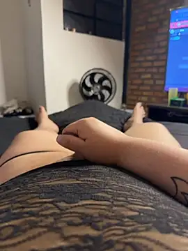 Snapshot of valenthottie chatting on 02-21-26, 11:07 valenthottie online show from 02-21-26, 11:07