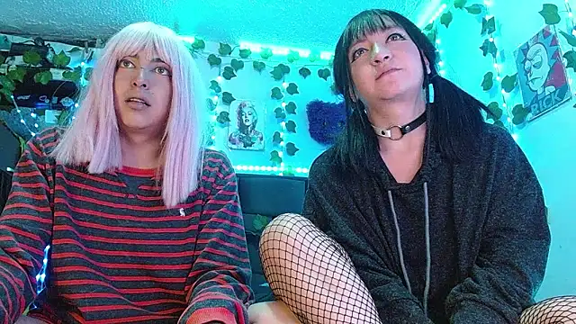 Snapshot of the_lesbian_game chatting on 01-24-25, 07:51 the lesbian game online show from 01-24-25, 07:51