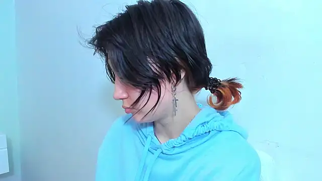 Snapshot of lizzy_davis_1 chatting on 03-08-26, 03:43 lizzy davis 1 online show from 03-08-26, 03:43