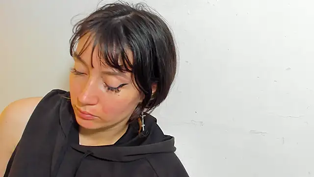 Snapshot of lizzy_davis_1 chatting on 04-15-26, 03:34 lizzy davis 1 online show from 04-15-26, 03:34