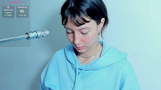 Snapshot of lizzy_davis_1 chatting on 03-30-26, 04:14 lizzy davis 1 online show from 03-30-26, 04:14