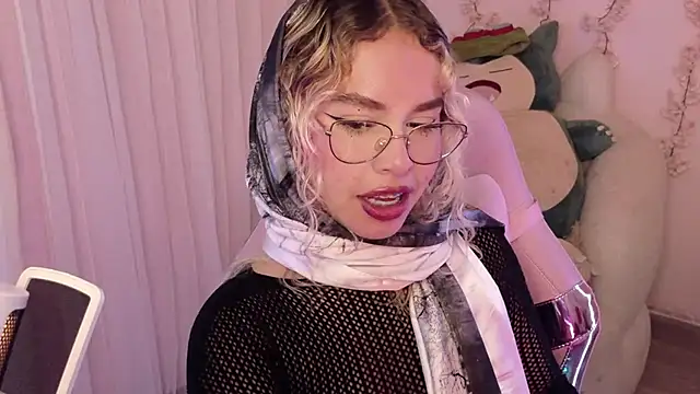 Haelycute online show from 05-30-26, 08:53