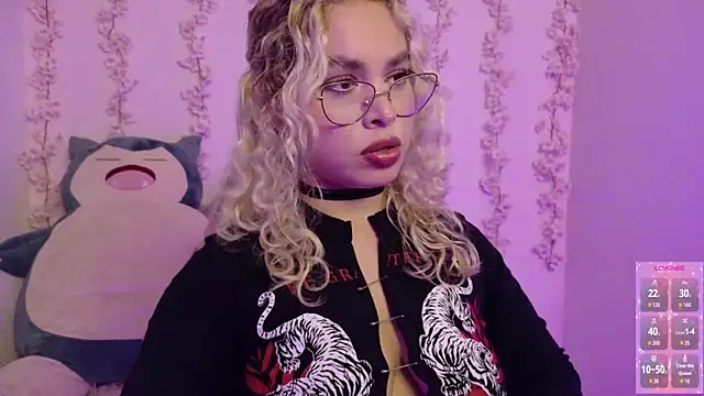 Haelycute online show from 03-26-26, 04:11