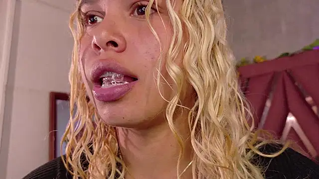 Haelycute online show from 12-17-25, 11:37