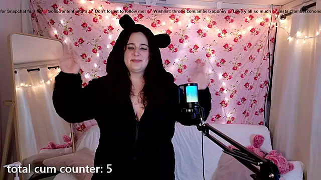 Snapshot of amberxoxhoney chatting on 02-28-25, 05:37 amberxoxhoney online show from 02-28-25, 05:37