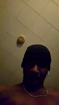 Snapshot of 007Giovani chatting on 01-12-26, 04:08 007Giovani online show from 01-12-26, 04:08