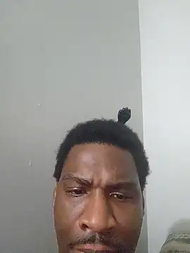 Snapshot of 007Giovani chatting on 02-12-26, 08:25 007Giovani online show from 02-12-26, 08:25