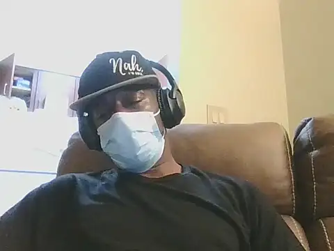 Snapshot of DreamvilleINC chatting on 09-28-25, 03:35 DreamvilleINC online show from 09-28-25, 03:35